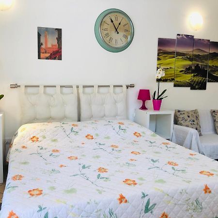 La Dolce Vita Studio With Free Private Parking เซียนา ภายนอก รูปภาพ